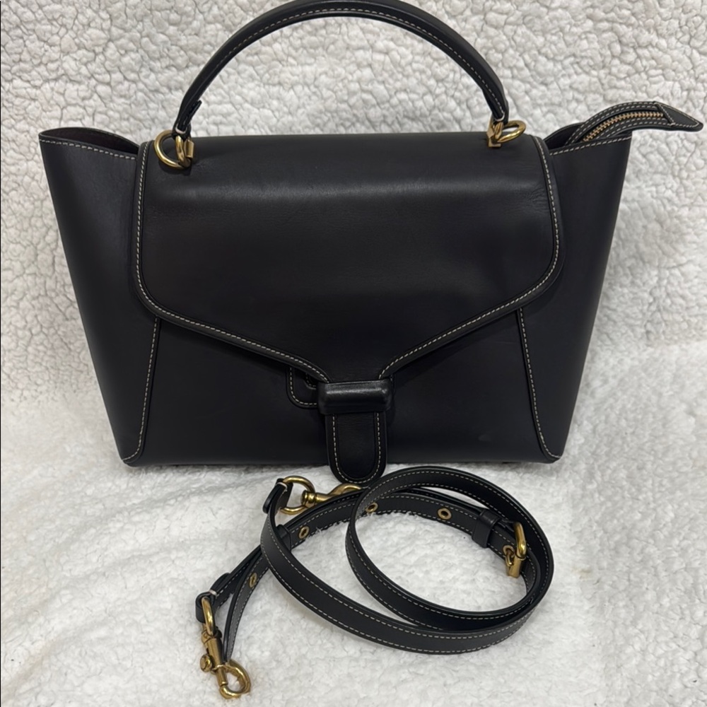 Coach Elegant Black Leather Handbag